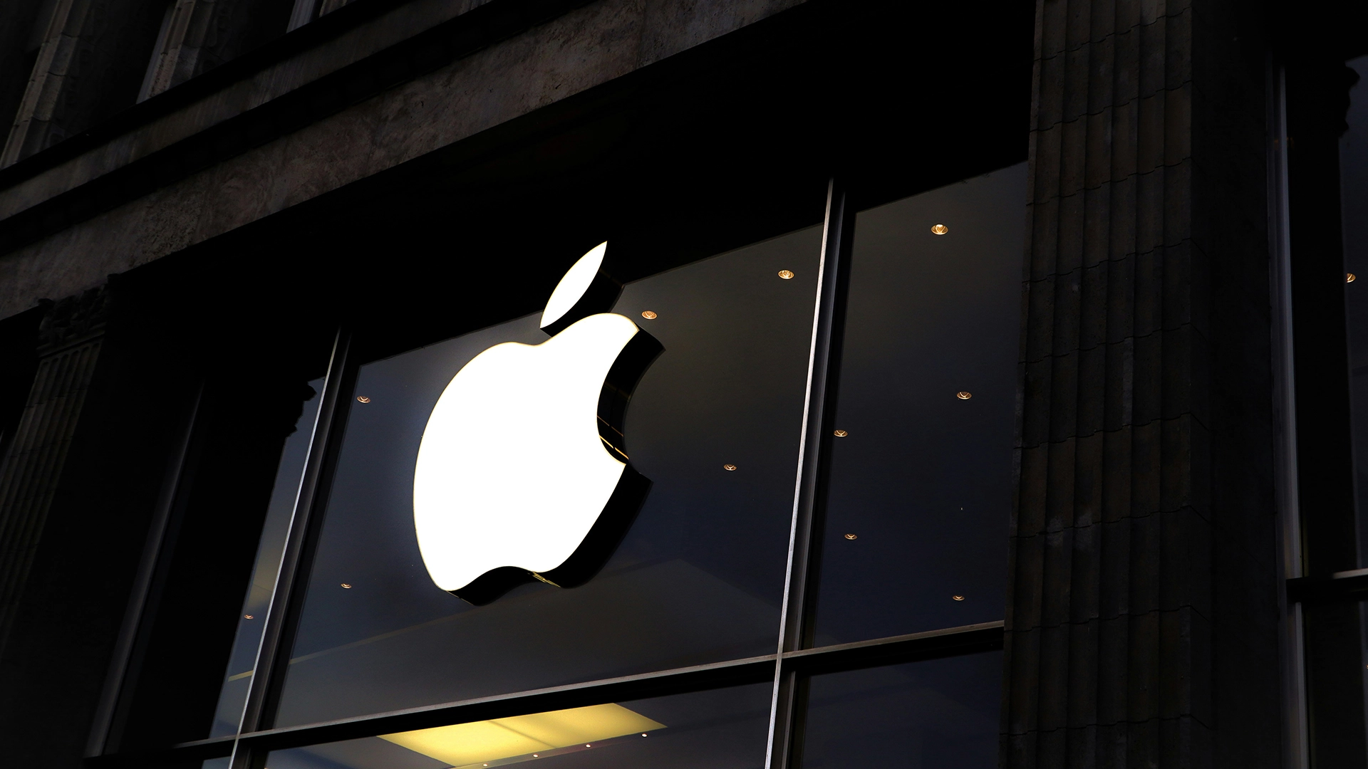Apple Tăng Chi Tiêu Cho Việc Phát Triển Trí Tuệ Nhân Tạo